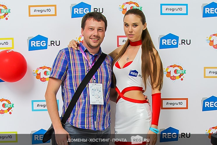 Рег.ру_Girls с&nbsp;гостями стенда