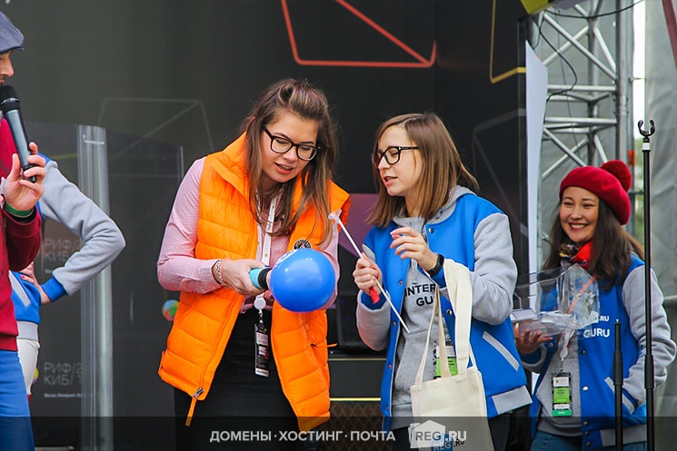 На&nbsp;главной сцене форума среди участников мероприятия разыгрывались крутые подарки от&nbsp;Рег.ру