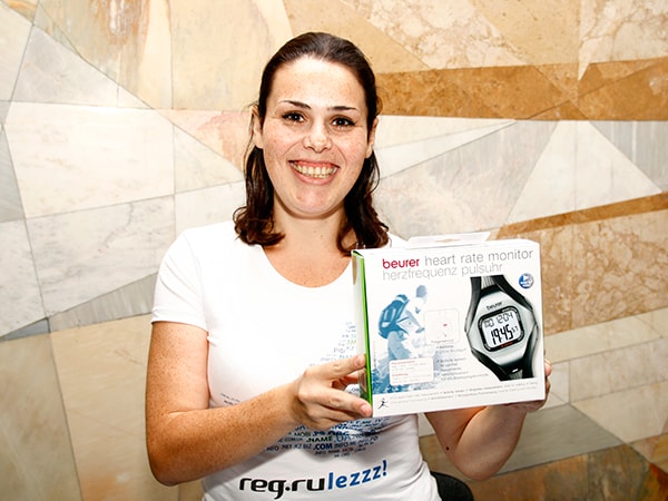 Компания REG.RU приготовила для победителя конкурса «Отожми приз» подарок — часы с пульсометром и шагомером